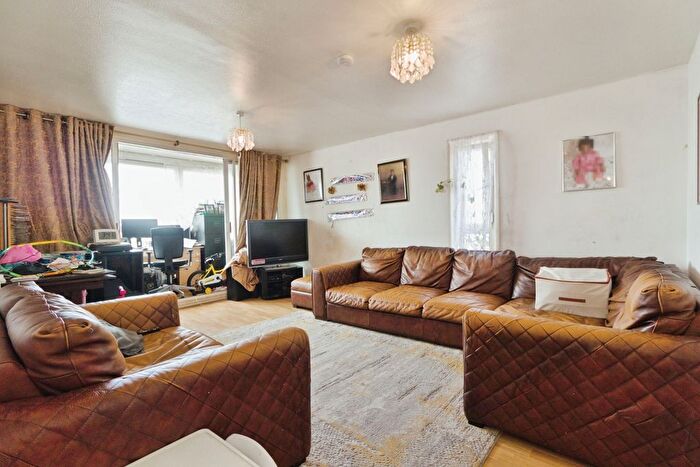 2 Bedroom Flat For Sale In Glyndon Road, London, SE18