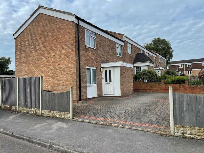 3 Bedroom End Of Terrace House To Rent In Stella Croft, Birmingham, B37