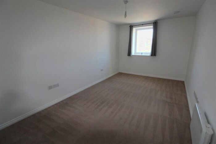1 Bedroom Flat To Rent In Manor Way, Borehamwood, WD6