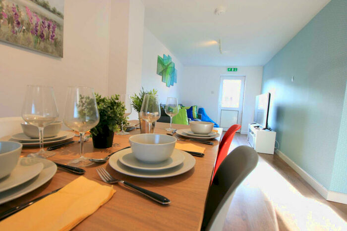 5 Bedroom Semi-Detached House To Rent In Saxton Close, Beeston, Nottingham, Notts, NG9