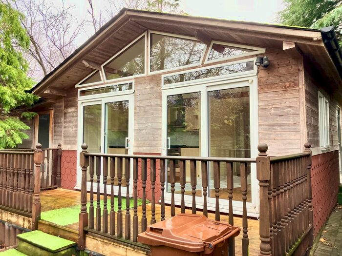2 Bedroom Detached Bungalow To Rent In Highfield Lane, St Albans, AL4