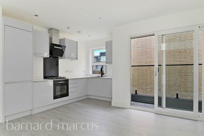 2 Bedroom Flat To Rent In High Street, Epsom, KT19