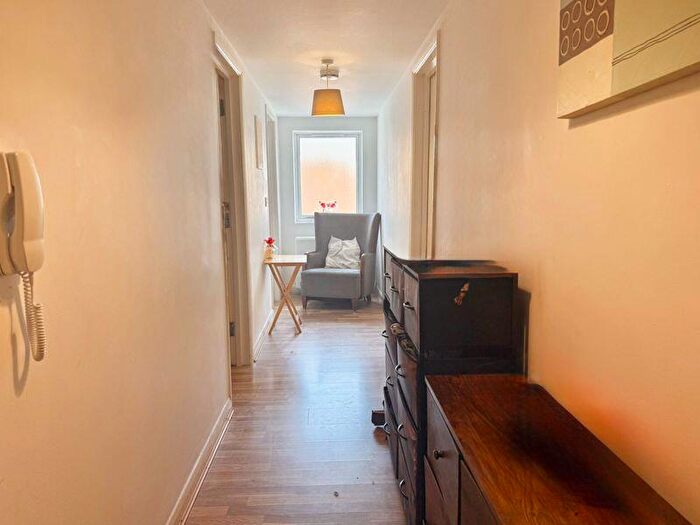 2 Bedroom Flat For Sale In Milliners Way, Luton, LU3