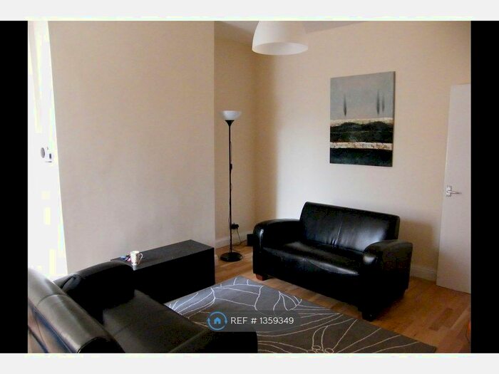 3 Bedroom Terraced House To Rent In Cemetery Road, Salford, M5