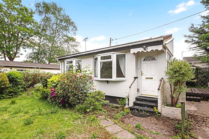 2 Bedroom Park Home For Sale In Wellingtonias, Warfield Park, Bracknell, Berkshire, RG42