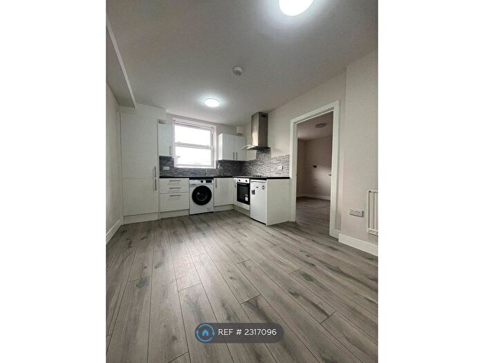 1 Bedroom Flat To Rent In High Street, Slough, SL1