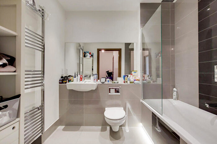 1 Bedroom Apartment For Sale In River Heights, High Street, Stratford, London, E15