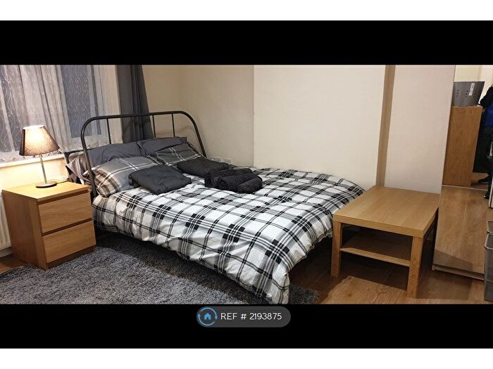 Studio To Rent In Coles Green Road, London, NW2