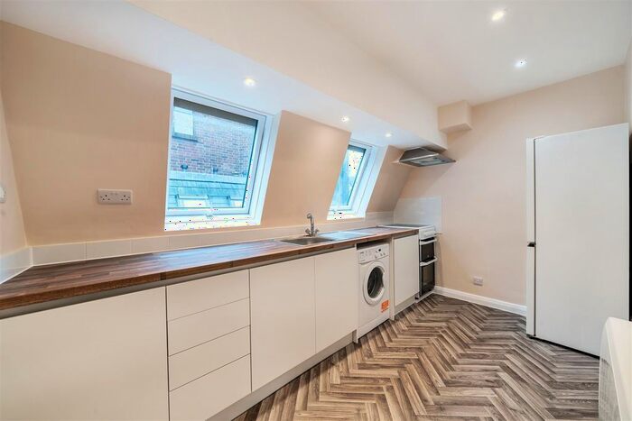 1 Bedroom Flat To Rent In Market Place, Kingston Upon Thames, KT1