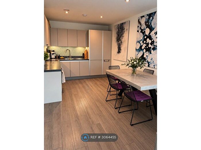 2 Bedroom Flat To Rent In Gatekeeper Buildings, London, SE5