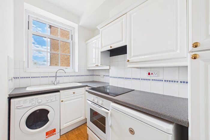 1 Bedroom Flat To Rent In Cookham Road, Maidenhead, Berkshire, SL6