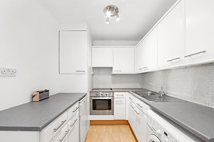 Terraced House To Rent In Varma Court, Kidbrooke Grove, London, SE3