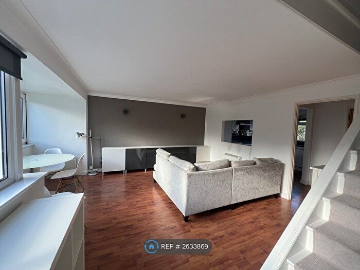 2 Bedroom Maisonette To Rent In Glebe Court, Guildford, GU1