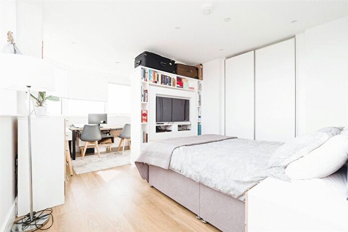 Studio To Rent In Papermill House, Romford, RM1