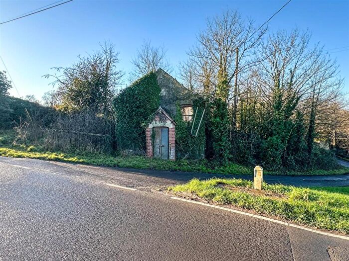 Town House For Sale In Brokenborough, Malmesbury, SN16