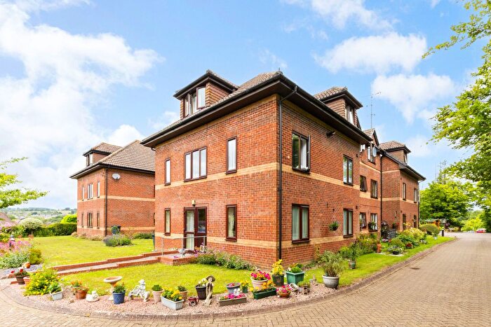 2 Bedroom Flat For Sale In St. Marys Close, Alton, GU34