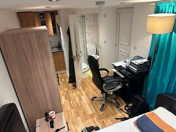 Studio To Rent In Plumstead, London, SE18