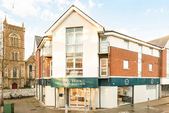 2 Bedroom Flat To Rent In Cambridge Road, Kingston Upon Thames, KT2