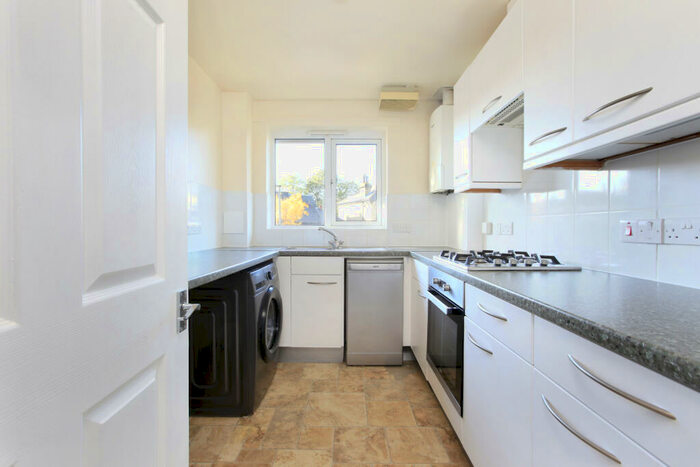2 Bedroom Flat To Rent In Assisi Court, St James's Drive, Wandsworth Common, London, SW12