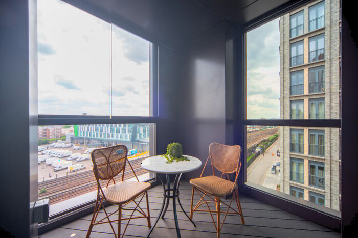 2 Bedroom Apartment To Rent In Thornes House, Nine Elms, London, SW11