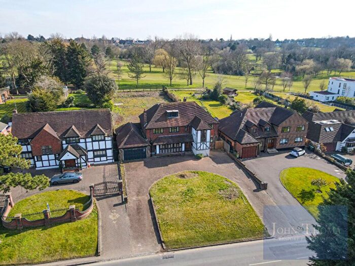 4 Bedroom Detached House For Sale In High Road, Chigwell, Essex, IG7