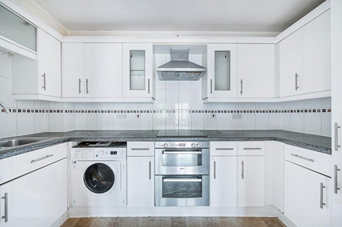 2 Bedroom Flat For Sale In Dominion Close, Hounslow, TW3