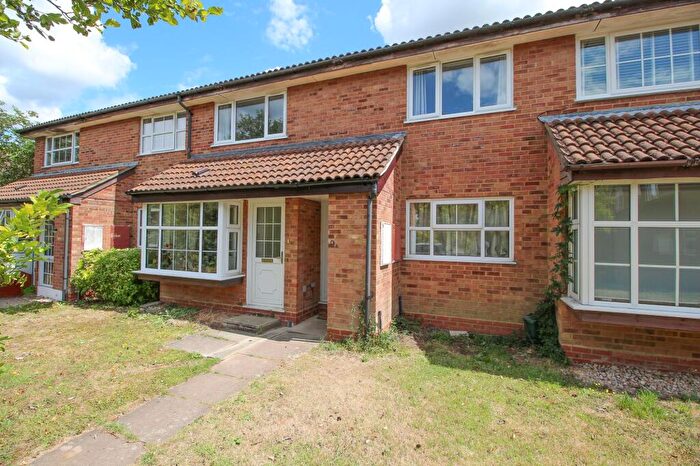 2 Bedroom Maisonette For Sale In Peak Road, Guildford, GU2