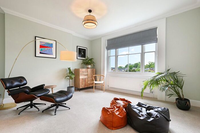 2 Bedroom Flat To Rent In Manor Mount, London, SE23