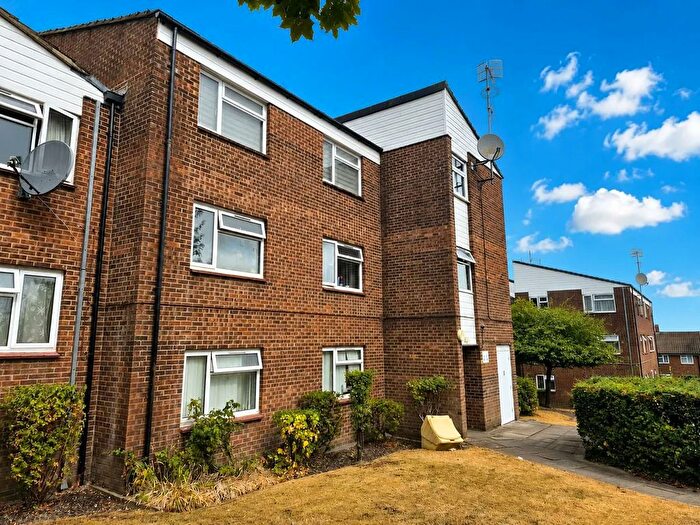 2 Bedroom Flat For Sale In Vega Road, Bushey, WD23