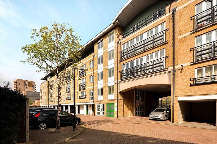 2 Bedroom Flat To Rent In Locksons Close, Poplar, London, E14