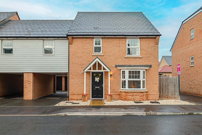 4 Bedroom Detached House For Sale In Lowlands Road, Hullbridge, Hockley, SS5