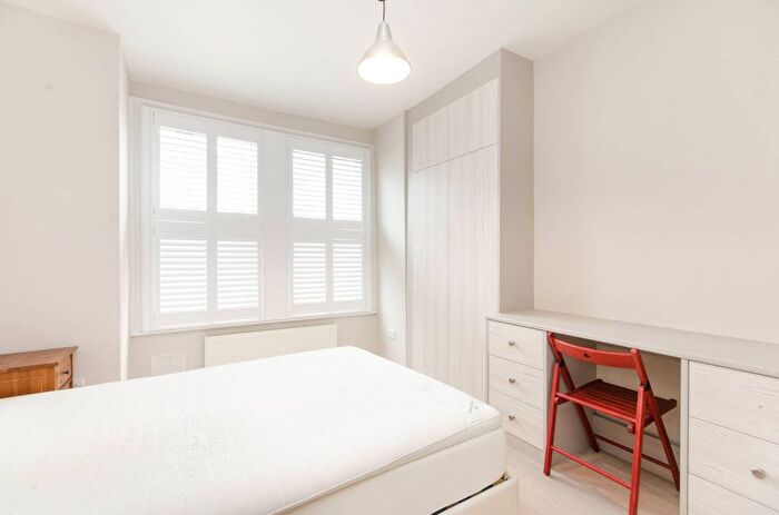 2 Bedroom Flat To Rent In Kimber Road, Wandsworth, London, SW18