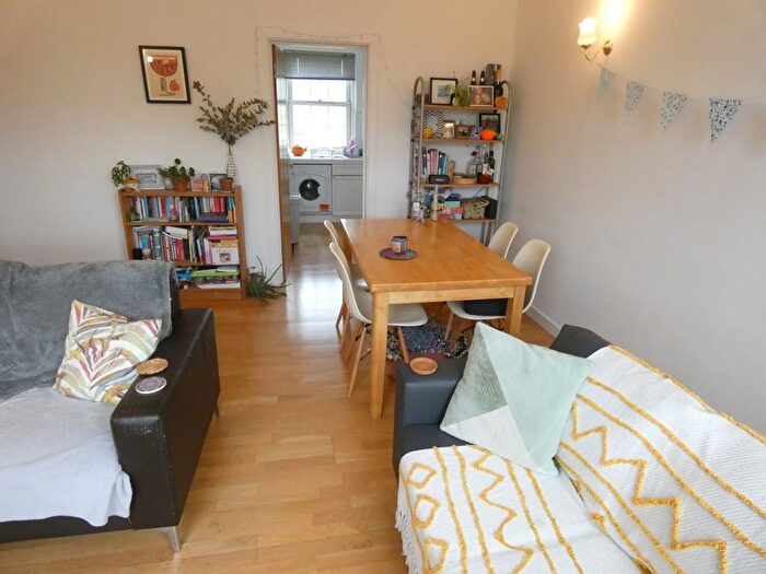 1 Bedroom Flat To Rent In Elizabeth Square, London, SE16