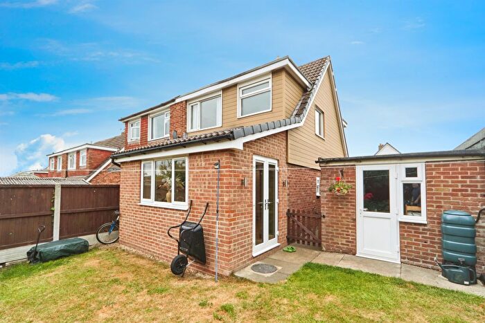 3 Bedroom Semi-Detached House For Sale In Greenlea Road, Yeadon, Leeds, LS19