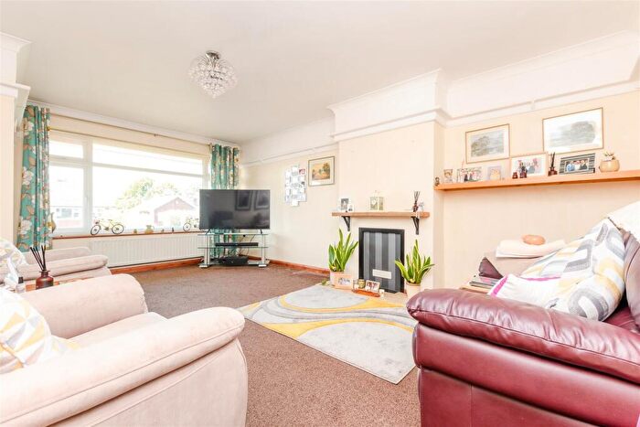 3 Bedroom Semi-Detached Bungalow For Sale In Biddenden Way, Istead Rise, Kent, DA13