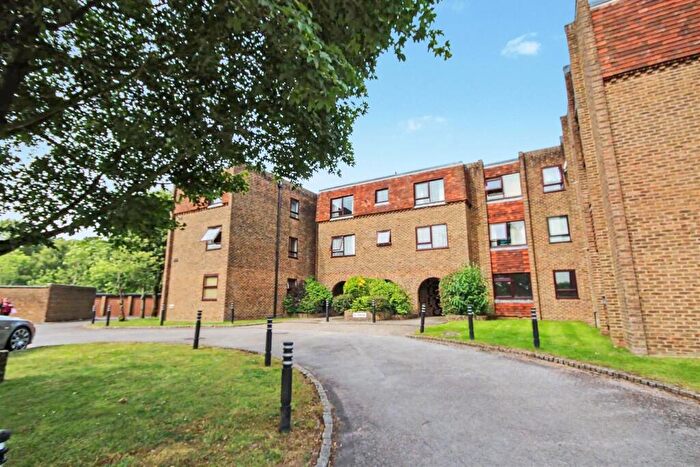 1 Bedroom Flat For Sale In Gilliat Drive, Merrow, GU4
