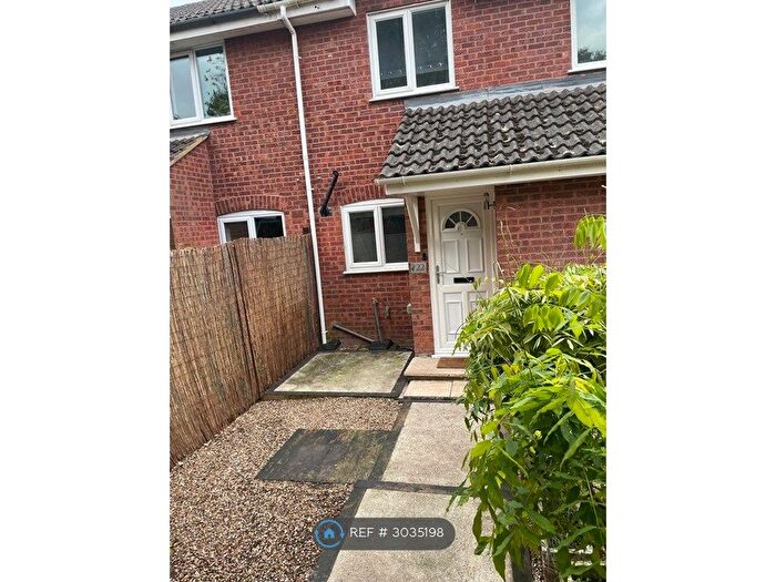 2 Bedroom End Of Terrace House To Rent In Hexham Close, Sandhurst, GU47