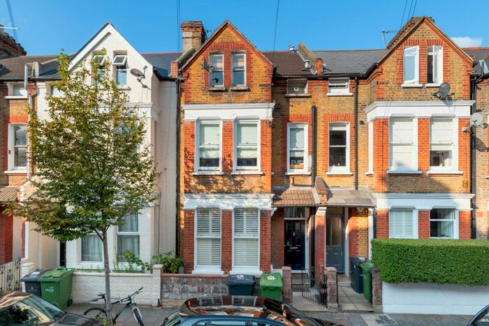 1 Bedroom Flat To Rent In Kenwyn Road, London, SW4