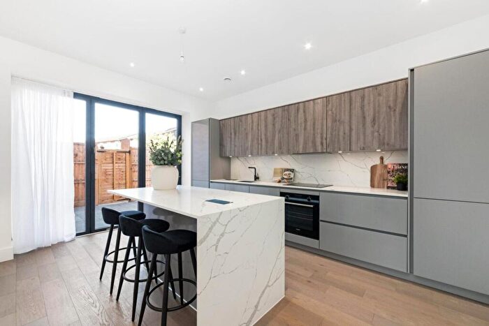 3 Bedroom House For Sale In Hermitage Place, SE19