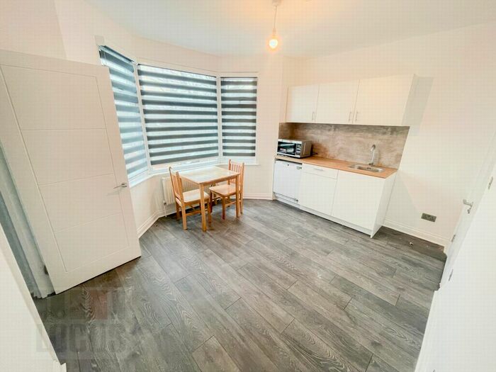 1 Bedroom Flat To Rent In Norfolk Avenue, Palmers Green, N13