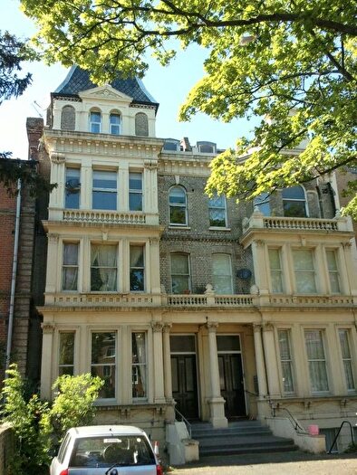 2 Bedroom Flat To Rent In Clapham Road, London, SW9