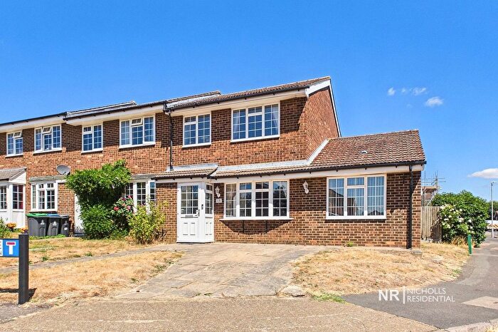 3 Bedroom End Terrace House For Sale In Hurst Close, Chessington, Surrey., KT9
