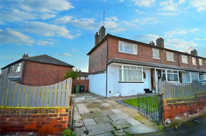 2 Bedroom Terraced House For Sale In Westbury Place North, Leeds, LS10