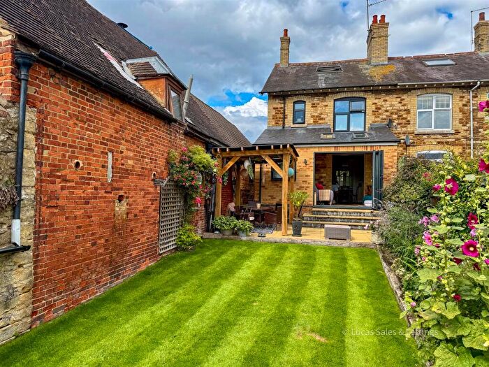 3 Bedroom Cottage For Sale In Queen Eleanor Road, Geddington, Kettering, NN14