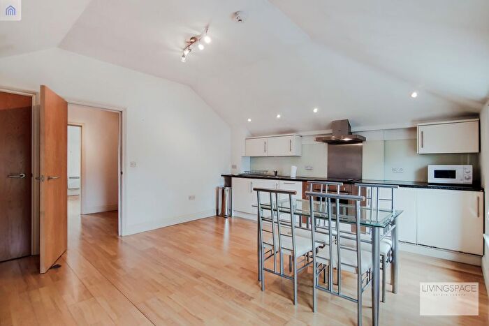 1 Bedroom Flat To Rent In Upper Street, Islington, N1