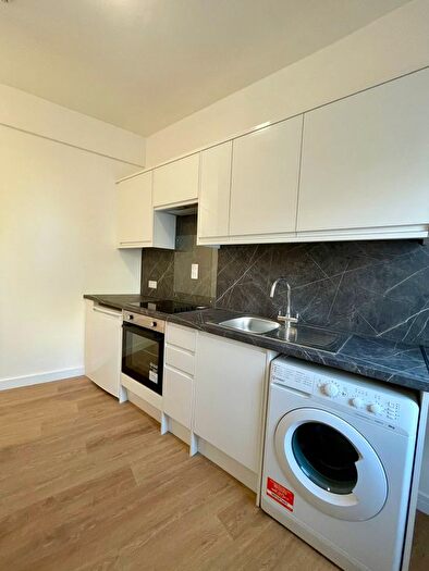 Studio To Rent In St. Albans Crescent, London, N22