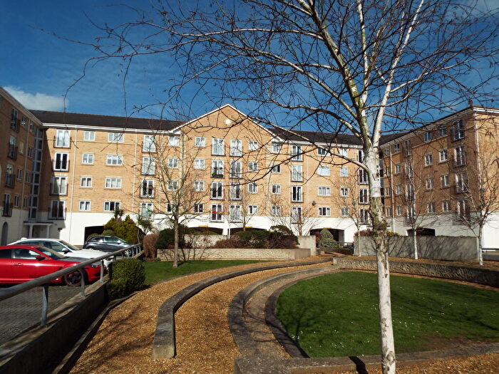2 Bedroom Apartment To Rent In The Dell, Central, SO15