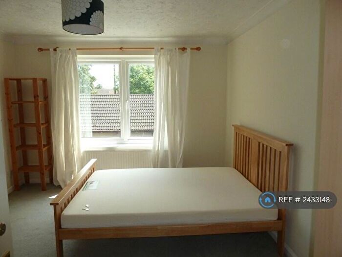4 Bedroom End Of Terrace House To Rent In Berkeley Close, Southampton, SO15