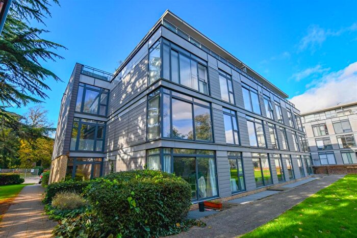 2 Bedroom Apartment For Sale In Scholars Court, Newsom Place, Hatfield Road, St. Albans, AL1