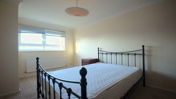 3 Bedroom Maisonette To Rent In Westerham Walk, RG2